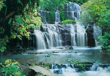 Pura Kaunui Falls Wall Mural 8-256